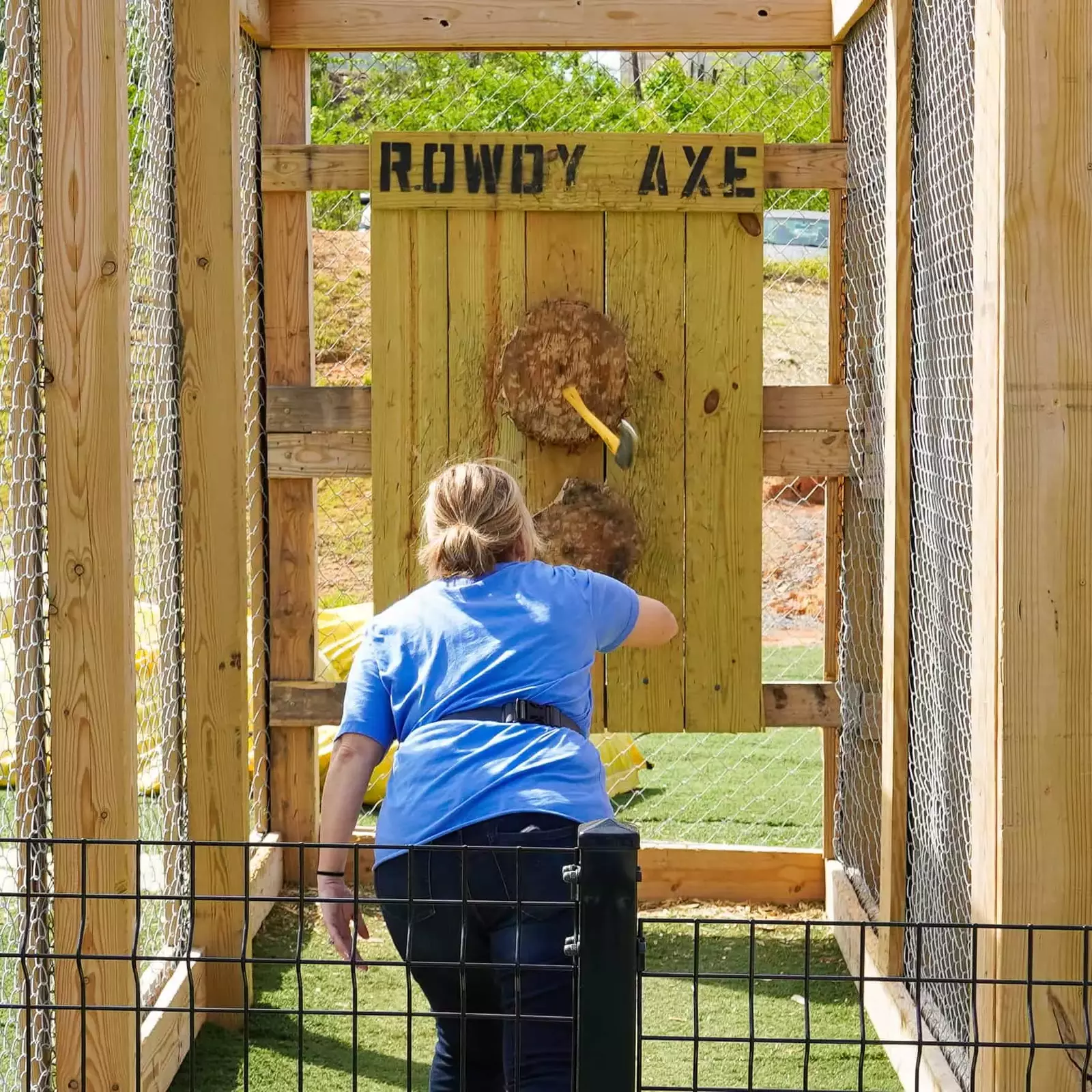 axe throwing at rowdy bear in pigeon forge