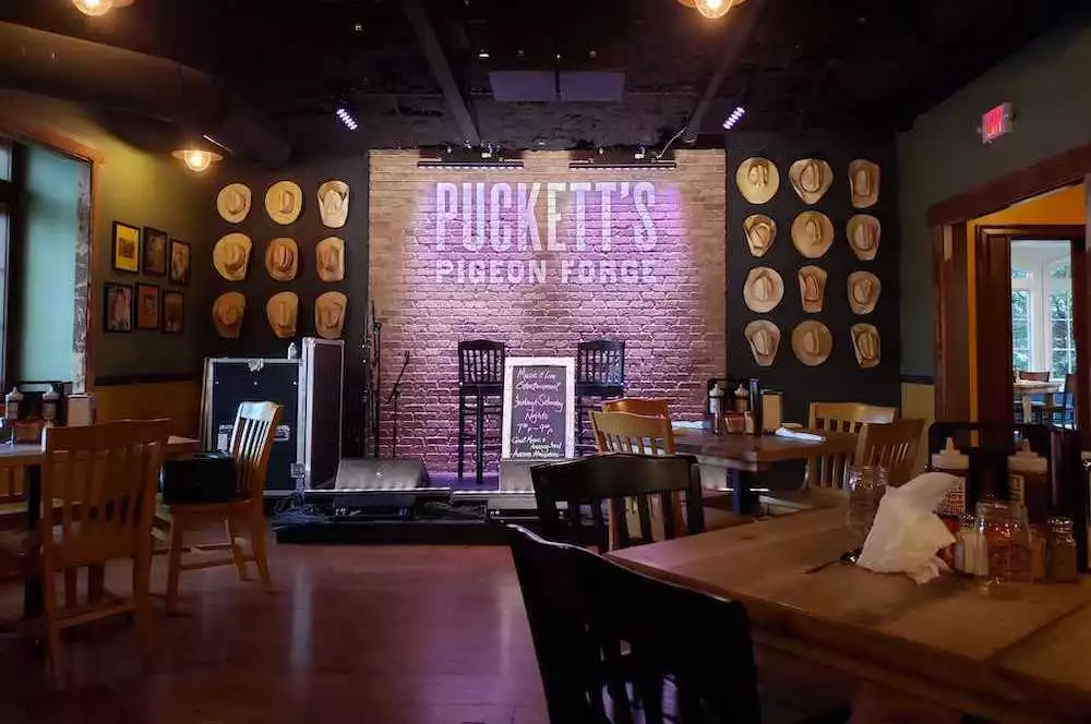 puckett's restaurant in pigeon forge